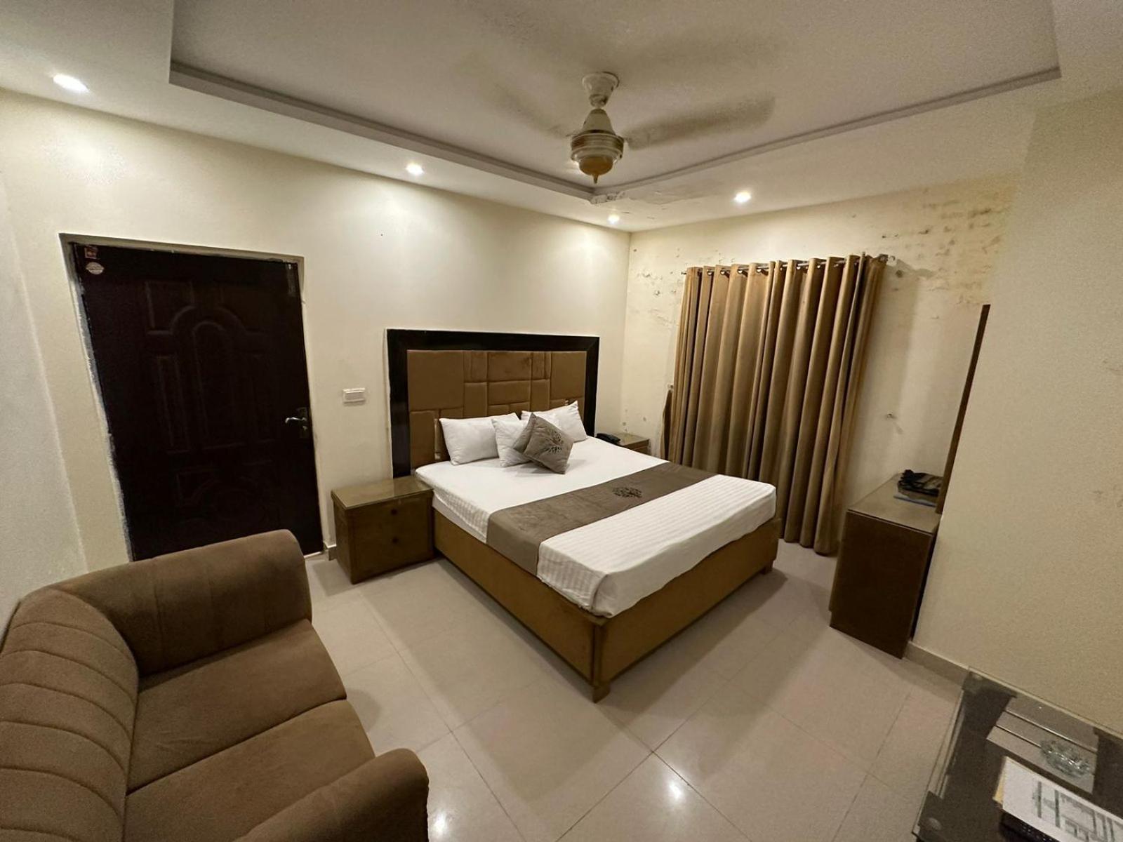 Hotel Green Fort Gulberg 拉合尔 外观 照片